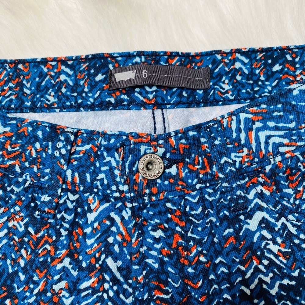 Women’s Levi’s Patterned Jean Shorts size 6 - Picture 3 of 7